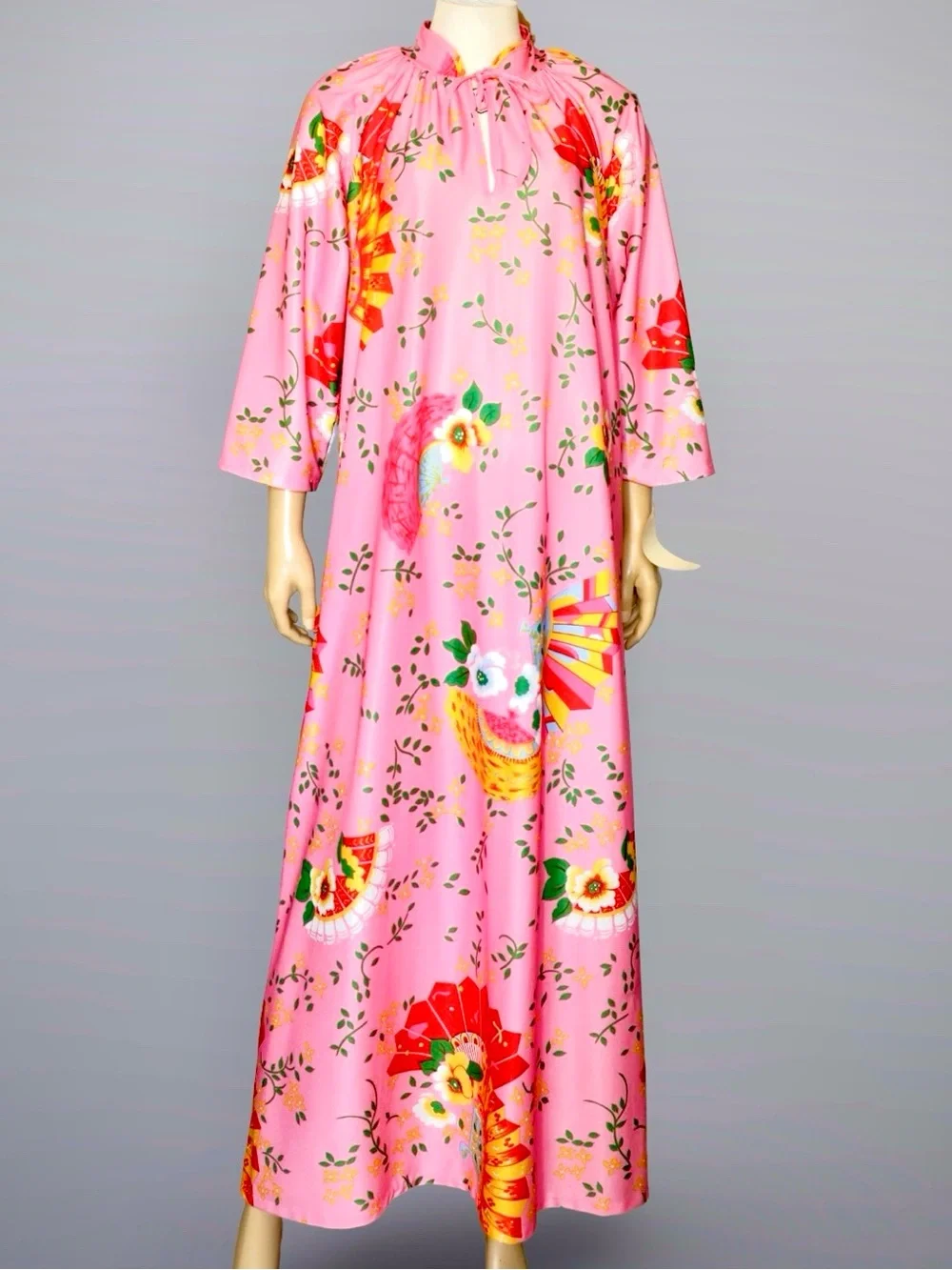 1970s Pink Japanese Fan Floral Housedress Maxi Robe Kaftan Tie Neck Vintage - Picture 3 of 14